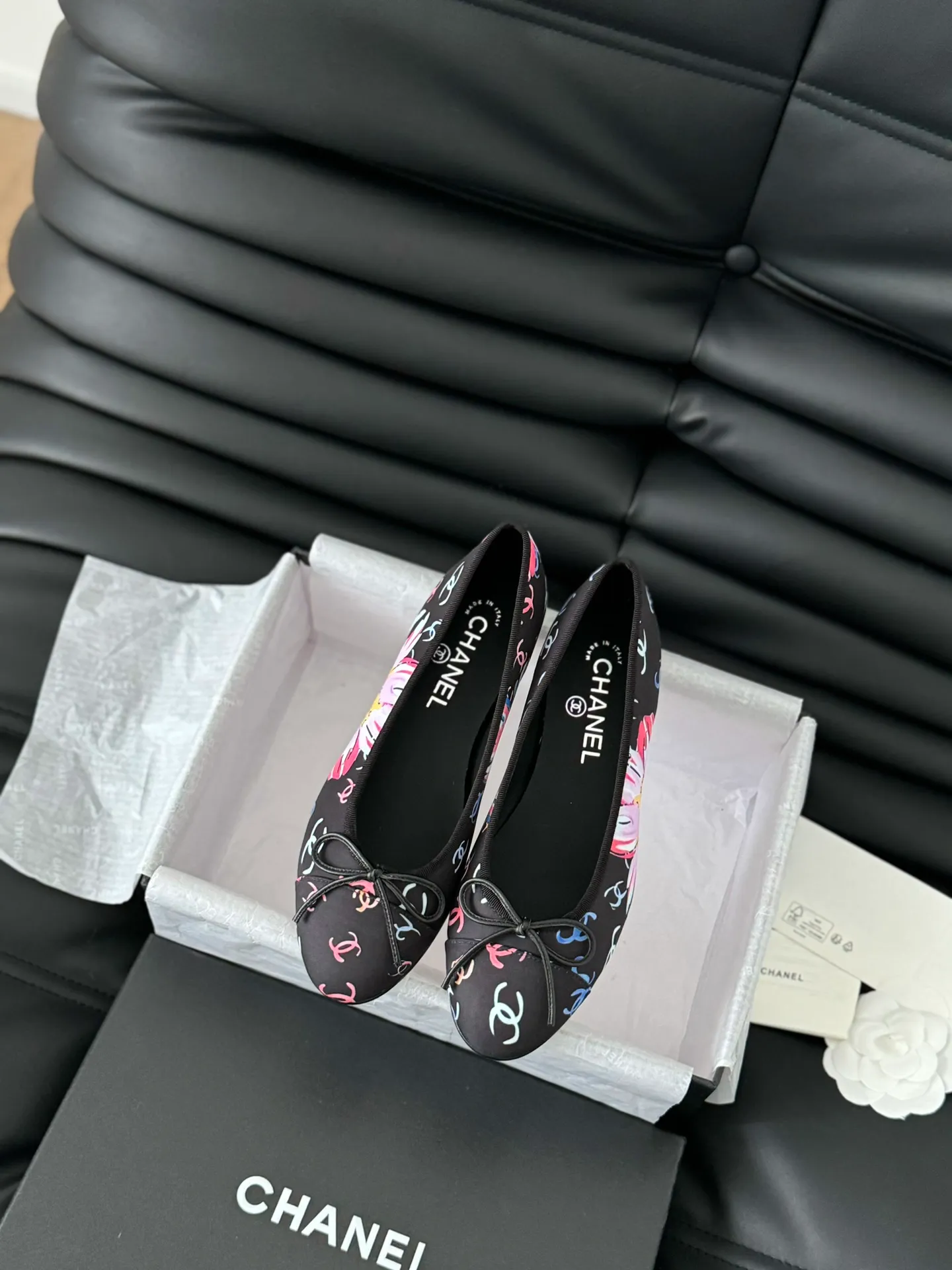 👟👟Ex-factory price 480👟👟 Purchasing-grade Chanel new color ballet shoes, original 1:1 replica, a classic among classics, perfect whether paired with trousers or skirts. The small round toe design is very good at modifying the foot shape, a must-have for little fairies! Heel height: 2.5cm Size: 35-41 (40/41/42/43 customized, non-refundable)